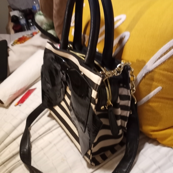 Purse - Picture 1 of 8